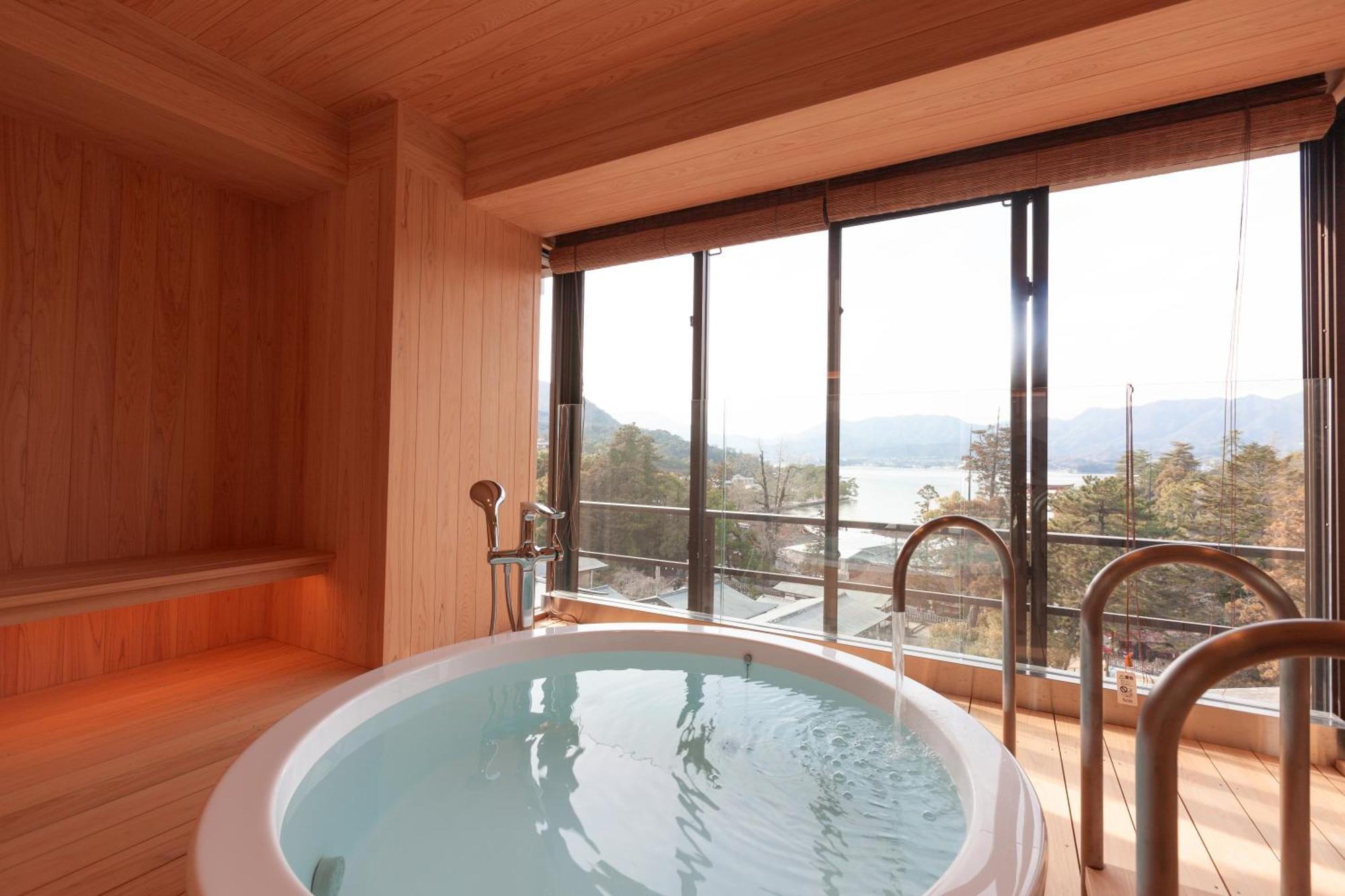 Miyajima Grand Hotel Arimoto Hatsukaichi Bagian luar foto