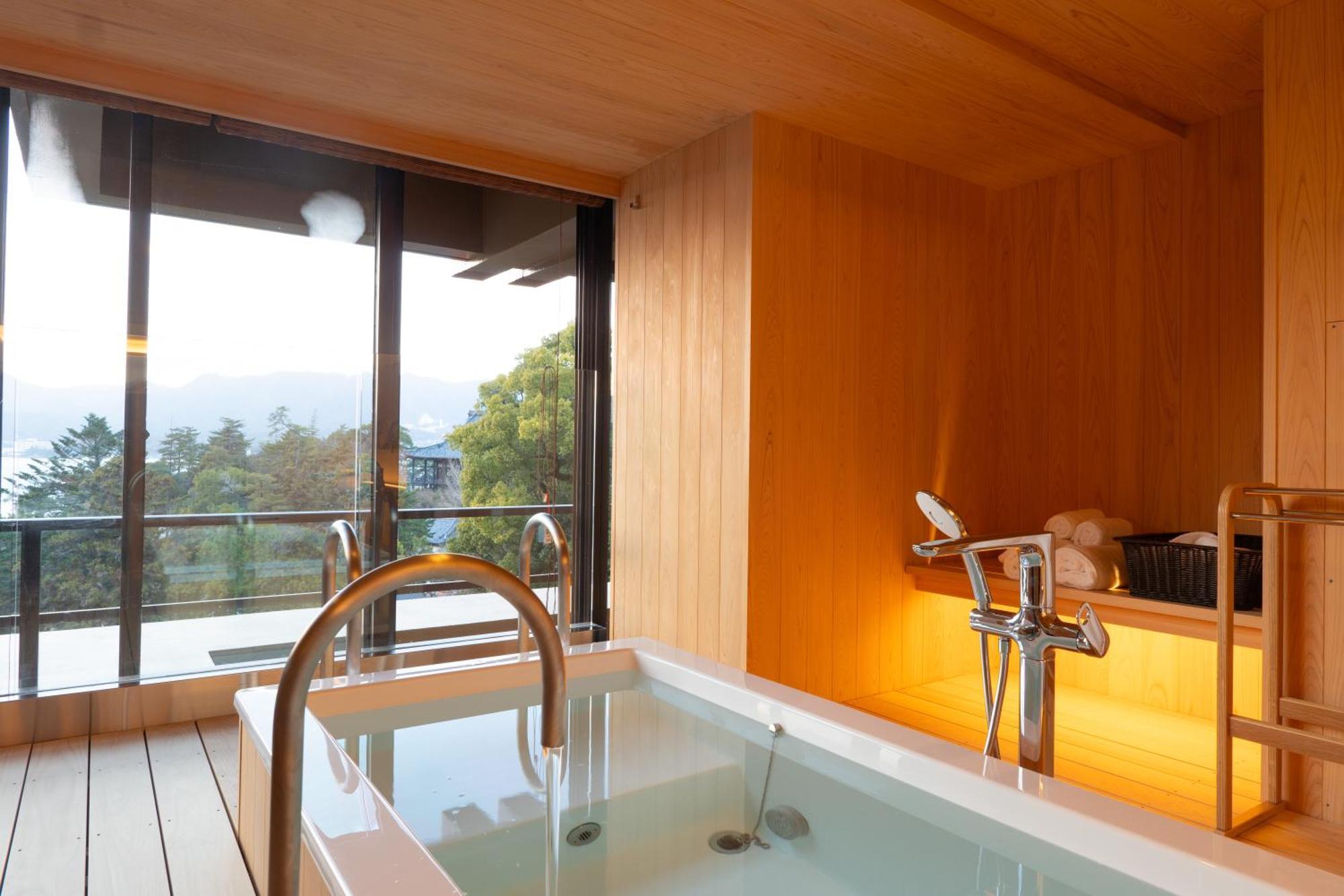Miyajima Grand Hotel Arimoto Hatsukaichi Bagian luar foto
